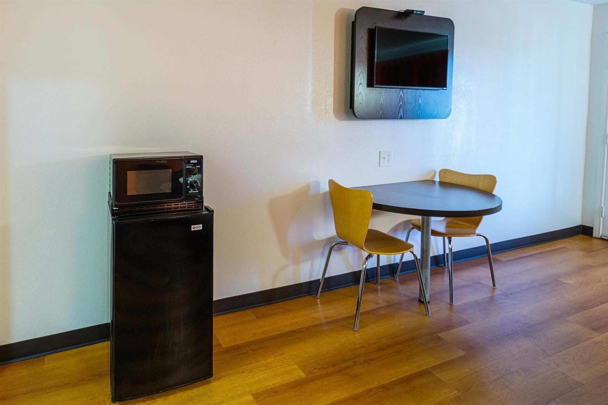 Hotel 6-waxahachie, Tx